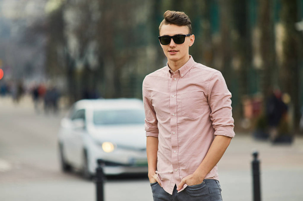 Young boy walking on the city street wear glasses and smile to t - Fotografie, Obrázek