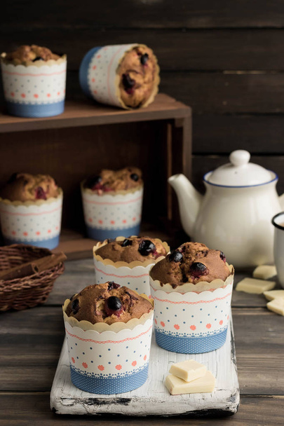Muffins with cranberries and white chocolate - Photo, Image
