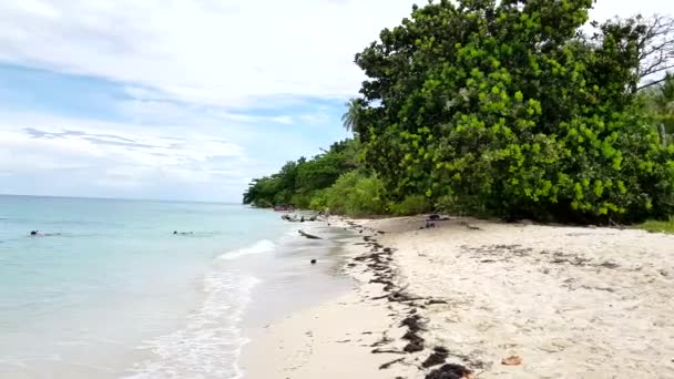 BOCAS DEL TORO, PANAMA, NOV 7: Zapatillas Cays are two beautiful islands on a coral platform that are surrounded by reefs. Is one of the main highlight for tourist in Panama on Nov 7, 2017.  - Materiał filmowy, wideo