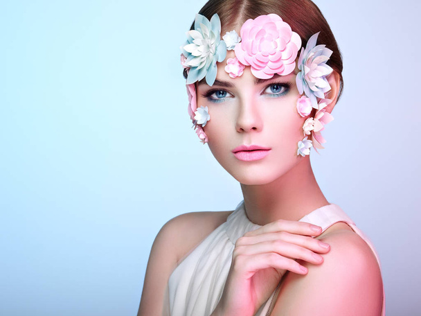 Face of beautiful woman decorated with flowers - Foto, Bild
