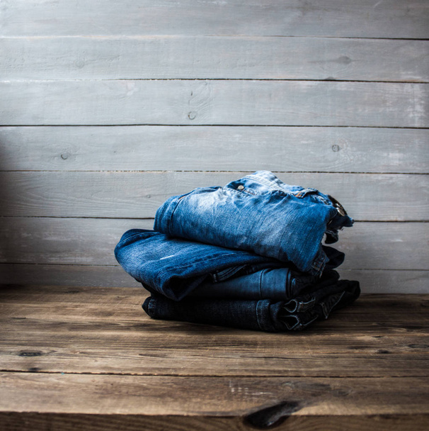 a pile of jeans - 写真・画像