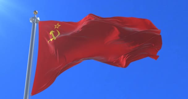 Vlag van de Sovjet-Unie zwaaien op wind met blauwe hemel, lus - Video