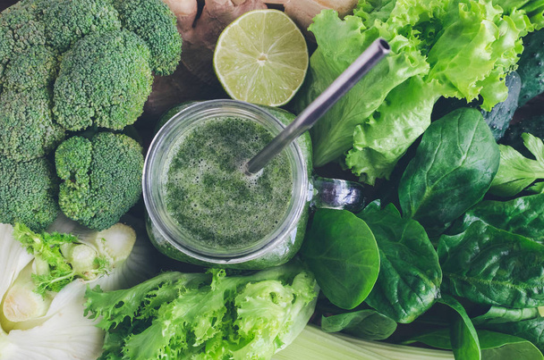 Healthy green detox smoothie - Фото, изображение