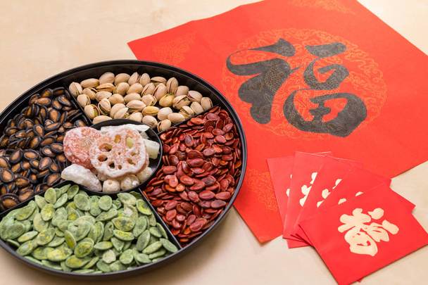 Snack tray with red packet and couplet word mean luck for lunar new year - Foto, afbeelding