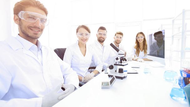 Male scientist and the team in the lab. - Fotoğraf, Görsel