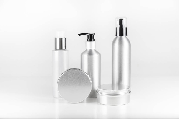 Butelki kosmetyczne dozownik z aluminium i wkłady - Zdjęcie, obraz