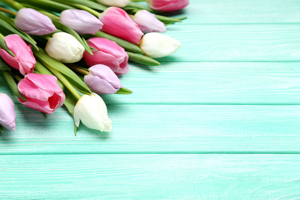 Bouquet of tulips on mint wooden table - Foto, imagen