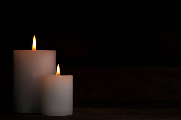 White burning candles on black background - Foto, immagini