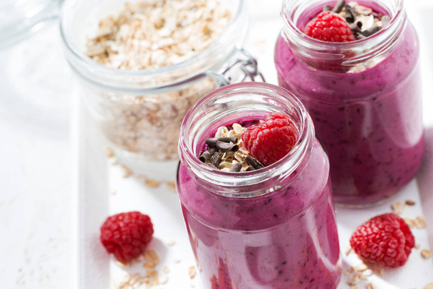 healthy raspberry smoothie with oatmeal, top view - Foto, Imagem