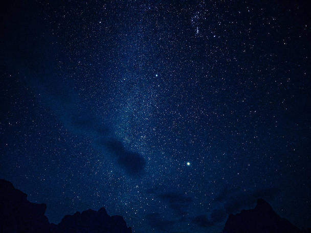 Estrellas y cielo nocturno fondo
 - Foto, Imagen
