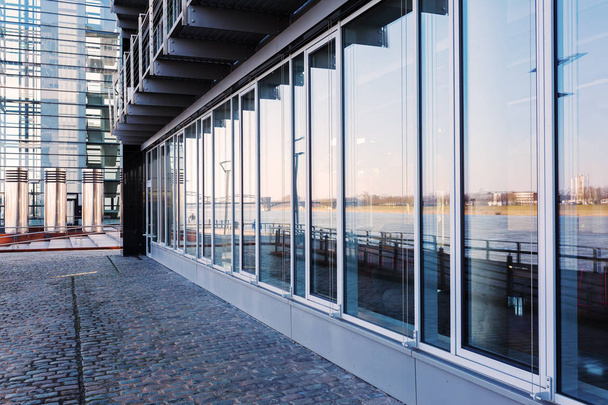 Bürofenster im Rheinauhafen, Köln - Foto, Bild