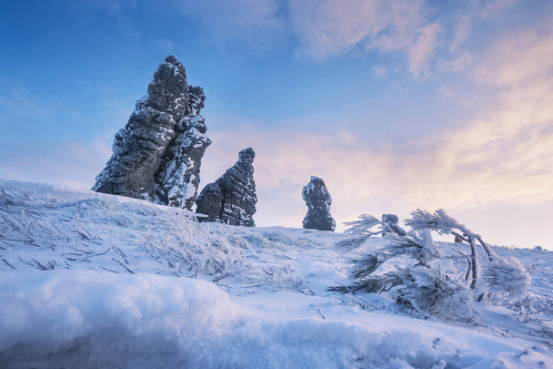 Погодные столбы. Маньчжурия, Россия
 - Фото, изображение
