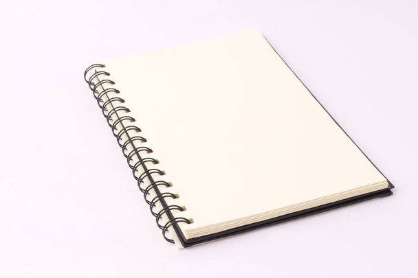 cuaderno en blanco aislado en blanco - Foto, Imagen