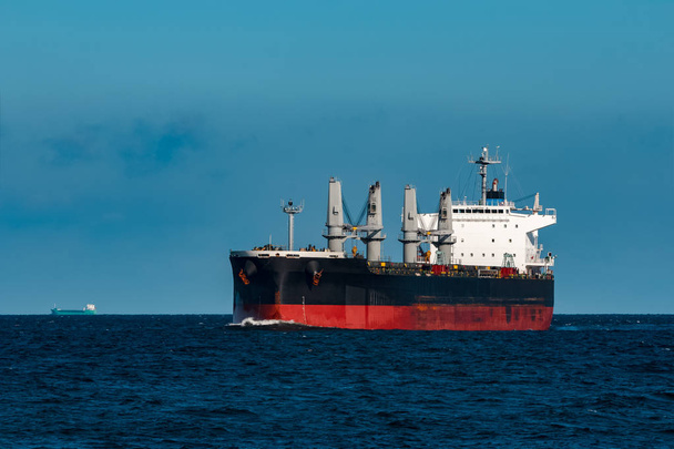 Чорний Вантажне судно
 - Фото, зображення