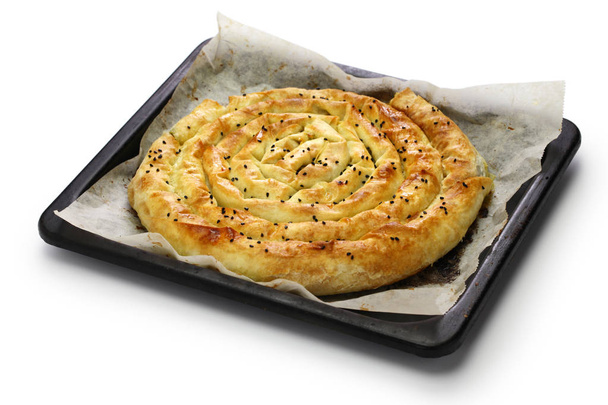 Bocino casero, espinacas y queso feta, cocina turca
 - Foto, imagen