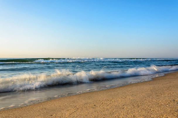 Increíbles olas en la magnífica costa del Mar Negro
 - Foto, Imagen