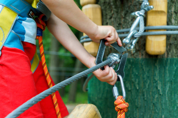 The boy climbs a rope park - Valokuva, kuva