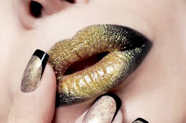 Bright shiny Golden lip makeup and close-up nail designs on girl. - Foto, Imagem