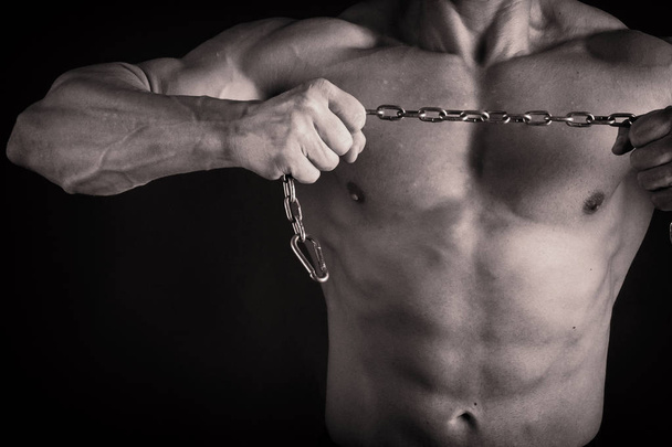 Muscular athletic bodybuilder fitness model - Valokuva, kuva