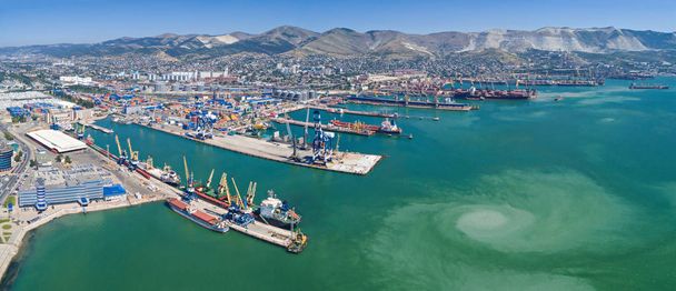 Aerial view of the cargo port, Novorossiysk, Venäjä
 - Valokuva, kuva
