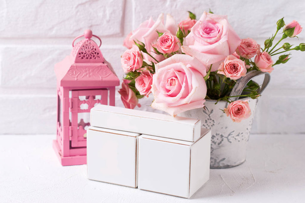  Bunch of tender pink roses flowers, empty calendar  for your date and decorative pink lantern against  white brick wall. Floral still life.  Selective focus. apalsce for text. - Foto, immagini