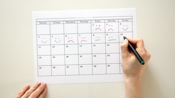 Meld u de dag in de kalender met een pen, een glimlach te trekken - Video