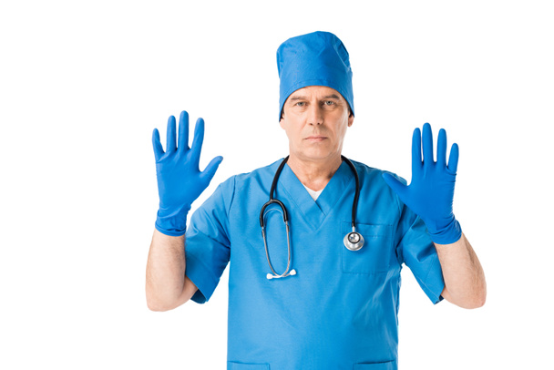 Mies lääkäri osoittaa kädet lateksi käsineet eristetty valkoinen
 - Valokuva, kuva