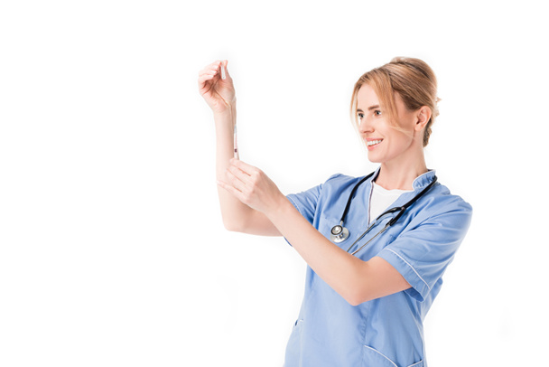 Lächeln Krankenschwester Füllspritze isoliert auf weiß - Foto, Bild