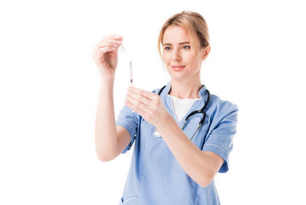 Jeune infirmière tenant la seringue isolée sur blanc
 - Photo, image