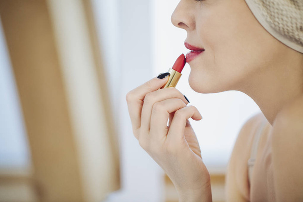 Woman Putting Lipstick - Φωτογραφία, εικόνα