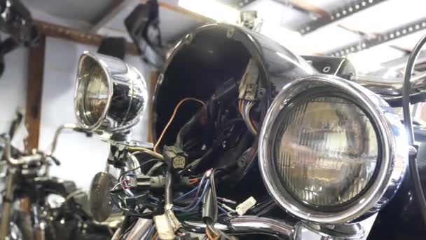 Motorradwerkstatt. Details zum Motorrad - Filmmaterial, Video