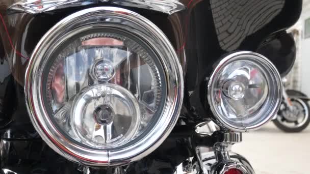 オートバイのヘッドライト。バイクの詳細 - 映像、動画
