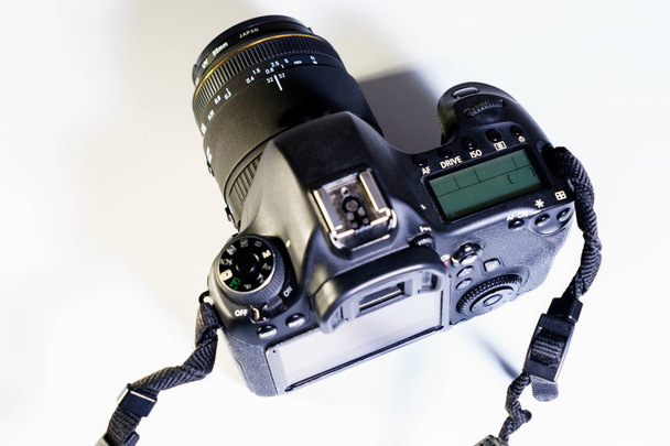 kamera beyaz arkaplanda - Fotoğraf, Görsel