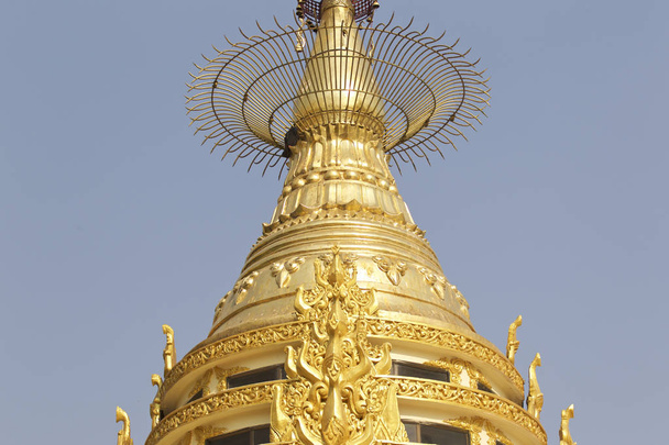 Buddhist temple complex Shwedagon is a historical symbol of Buddhism, Myanmar - Foto, afbeelding