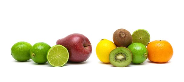 Kalkki ja muut hedelmät eristetty valkoisella pohjalla
 - Valokuva, kuva
