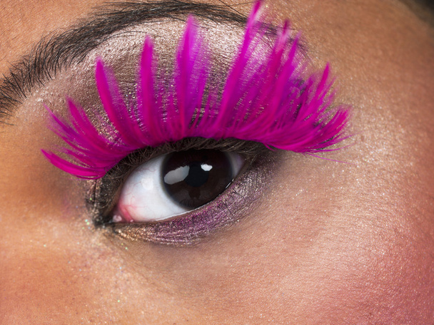 close up tiro de olho humano com pestanas falsas
 - Foto, Imagem