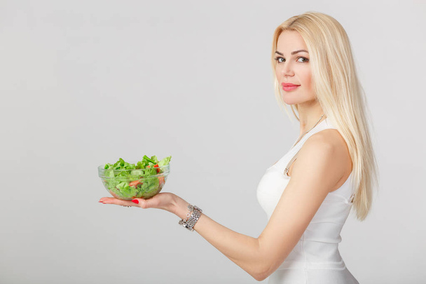woman in white dress with fresh salad - Zdjęcie, obraz