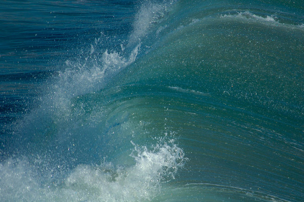Acción de surf
 - Foto, Imagen