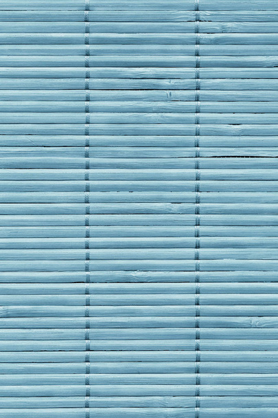 Poeder blauw geverfd rustieke latten bamboe placemat geïnterlinieerd grove korrel Grunge textuur - Foto, afbeelding
