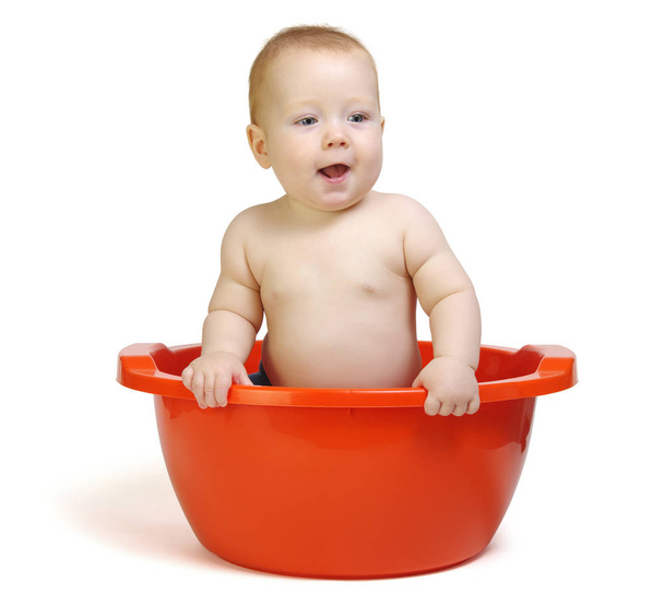 Милый ребенок принимает ванну
  - Фото, изображение
