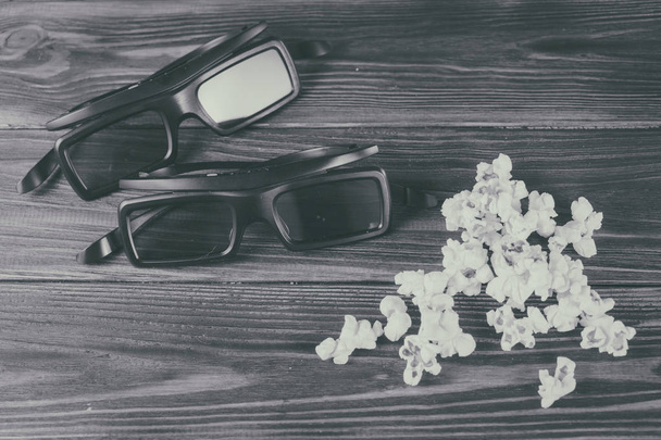 Popcornia ja 3D-lasit. Elokuvan käsite
 - Valokuva, kuva