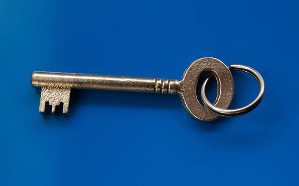 Isolated chrome key with split ring - Photo, Image