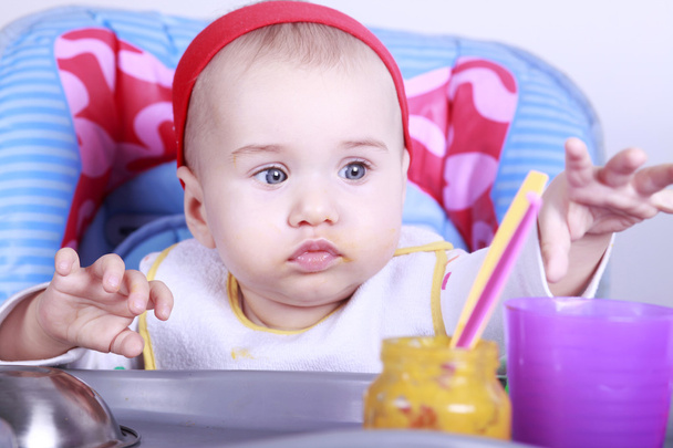Baby girl eating lunch - Fotoğraf, Görsel