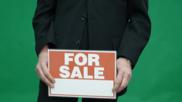 Senior business man green screen with for sale sign - Filmagem, Vídeo