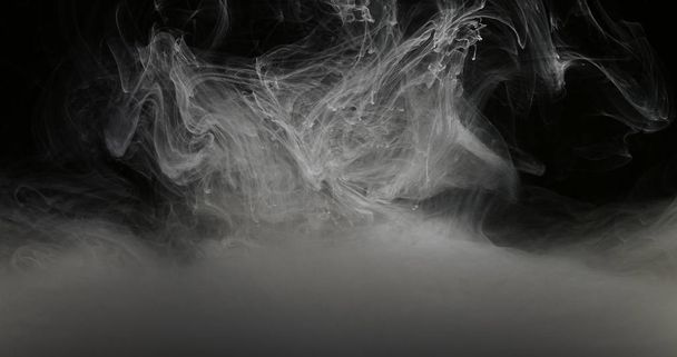 スローモーションで煙として水でコンセプト アート ホワイト ペイント - 写真・画像