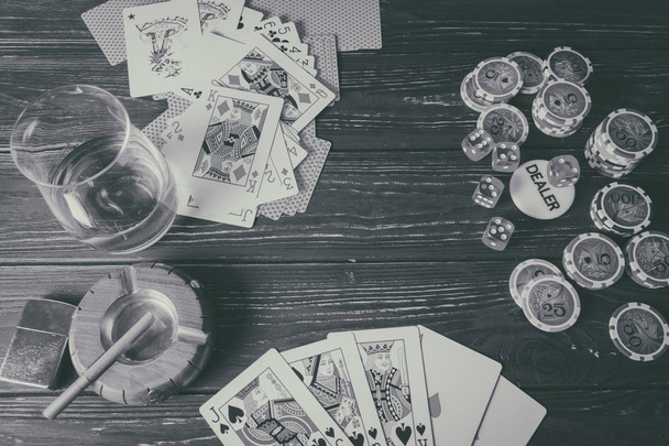 Whiskey, cards, cigarette background on the subject of poker - Fotoğraf, Görsel