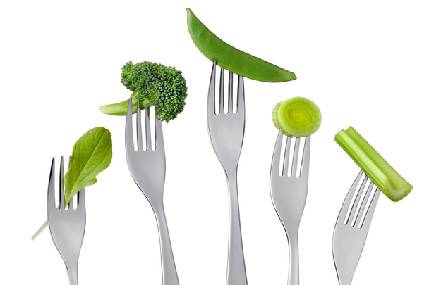 υγιή ωμά τρόφιμα πράσινο σε λευκό - Φωτογραφία, εικόνα
