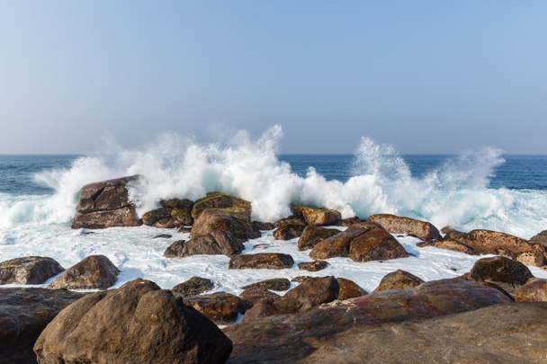 hullámok és a sziklák - Fotó, kép