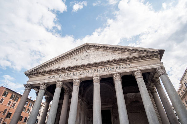 Panthéon, un ancien temple romain, maintenant une église. À Rome, en Italie
. - Photo, image