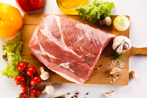 Raw pork on cutting board - Fotografie, Obrázek